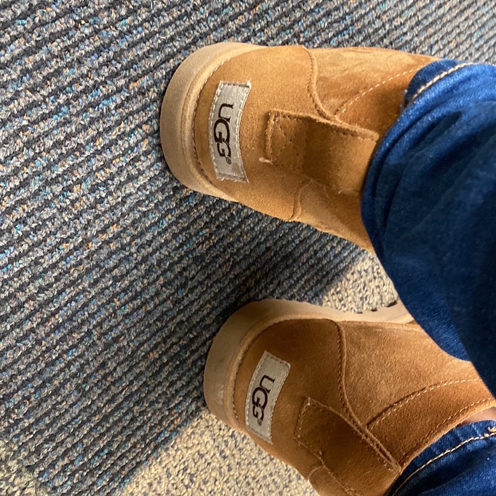 Bethany Ugg Boot Good Condition - image 2